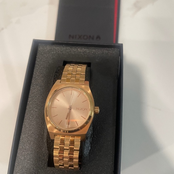 Womans Nixon watch - Picture 1 of 4